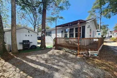 Image de Cute family friendly home close to amenities in Ocean Lakes Family Campground. \n