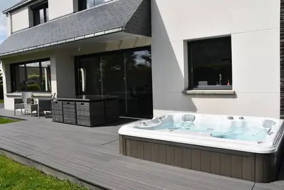 Image de Dinan, Centre-Ville, Bord de Rance, Proximité du port, 20 min de la mer. Jacuzzi
