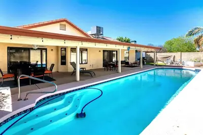 Image de Sunny Oasis 4br Pool Home with Game Room