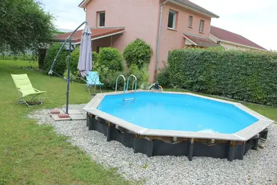 Image de Maison de vacances 'De Violette' avec vue sur les montagnes, piscine privée et Wi-Fi
