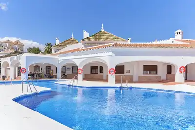 Image de Appartement 'Vue sur mer Nerja' avec piscine partagée, Wi-Fi et climatisation