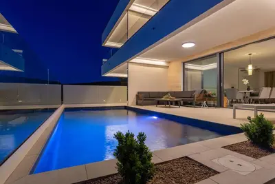Image de Villa Punat Hills with pool 1