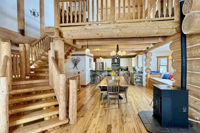 Image de \nWelcome to this stunning, Swedish coped log home just outside Clark Colorado.