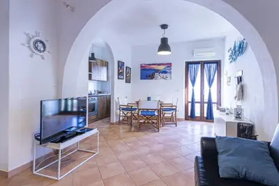 Image de Eleonora, large two-room apartment with parking space in the center of Marina di Campo