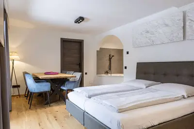 Image de Suite for up to 6 people & wellness area