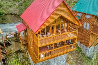 Image de This cabin is a 2 bedroom(s), 2 bathrooms, located in Pigeon Forge, Tn.