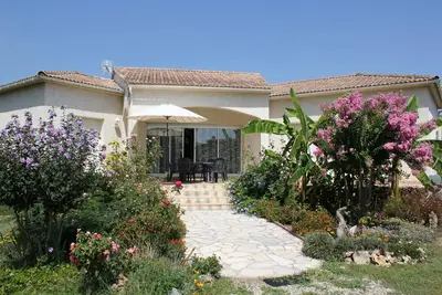 Image de Villa Indépendante Avec Jardin Clôturé à 5mn des Plages de la Costa Serena