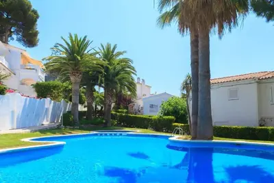 Image de Maison Spacieuse avec Piscine Partagée à 3 min de la Plage – 3 Chambres, Barbecue, Parking Inclus