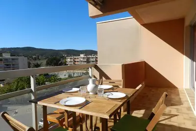 Image de Appartement 2p avec Terrasse, Piscine et Tennis - Accès Direct Plage, Idéal Familles