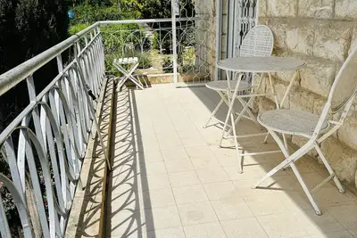 Image de Charming Vintage-Modern 2br Gem in Talbiyeh