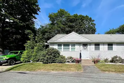 Image de Northside Dennis Condo, . 5 mile to beach!