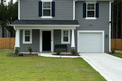 Image de New home w/ private fenced yard by Carolina Horse Park. 20 min to Pinehurst.
