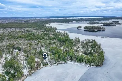 Image de Sleeps 18! Large Waterfront Camp on Big Sebago with Two Docks & Sandy Beach