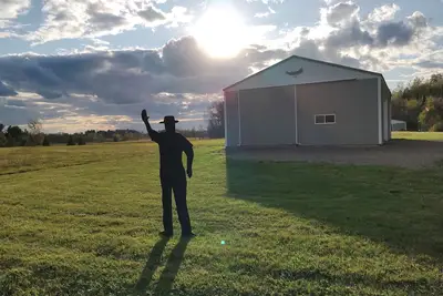 Image de \"Ol Man Wavin Haven\" home that has road access to Utv, Atv and snowmobile trails