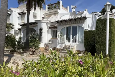 Image de Prachtige Bungalow met Dakterras op het Zuiden en Zwembad op 10m Afstand