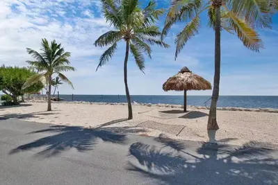 Image de Seaside Serenity Coral Harbour Club 3\/2 condo, located Oceanside in Islamorada