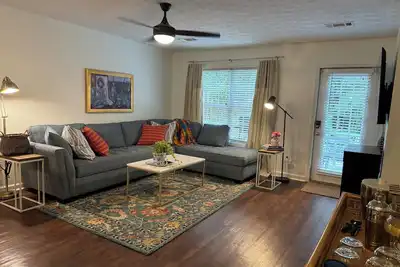Image de Lovely 2br 2. 5ba Condo