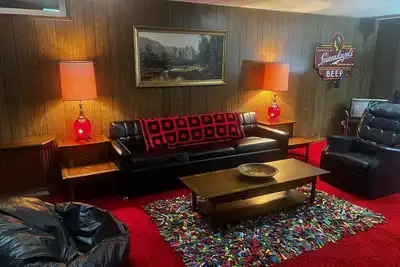 Image de Groovy 1970s Home in central Indiana with basement full of entertainment!