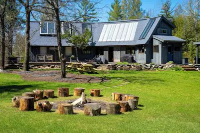 Image de 11 Beds Sleeps 20+. Pets Ok. 4 Bedrooms, Bonus Room, Bunk House, Pool Table