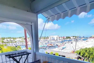 Image de Studio Le Colibri, les marines Saint François \navec vue et citerne tampon.