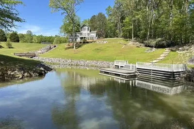 Image de Idle Speed Lake Martin - Newly remodeled spacious 5br / 3. 5 Ba. Lakefront home
