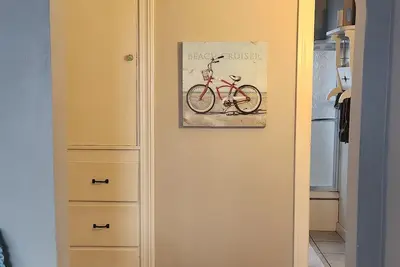 Image de Arnolds Park - prime location - walk everywhere - Historic 1940's cottage.