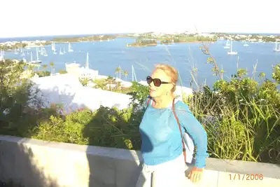 Image de 2 bedroom  2 bath appartment over the water