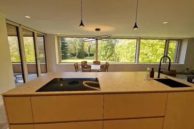 Appartement design dans un écrin végétal, sur la Route des Vins