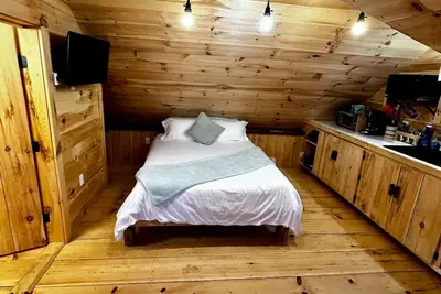 Image de Cabin Style Studio Apt - 100 Acres/Kayaks/Canoes