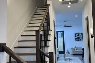 Image de Houston Newest Golden Retreat