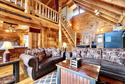 Image de Nestled in Nature-Walking Trail- Private-Fire Pit-Hot Tub- Fun Game Room-Wii