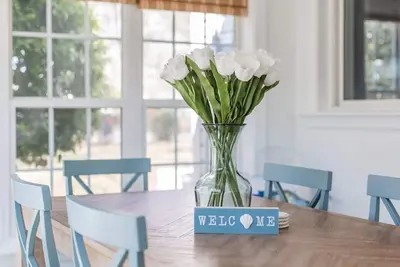 Image de Beautiful waterfront home w/ dock, fire-pit & deck