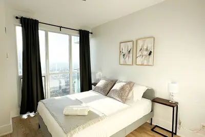 Image de Stylish Front Street Suites - Free Parking