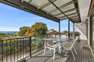 Image de Sea Breeze filled Home by Portarlington Pier