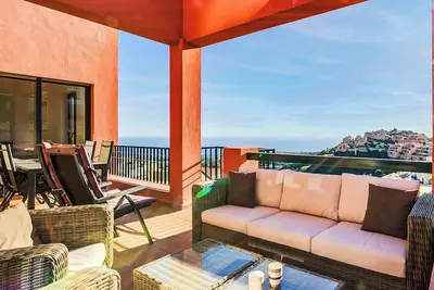 Charming Apartment, Panoramic Views & Pool in Calahonda, Mijas