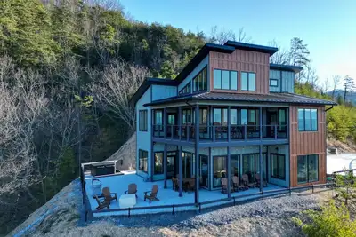 Image de New! Modern Home - Panoramic Views of the Smokies!