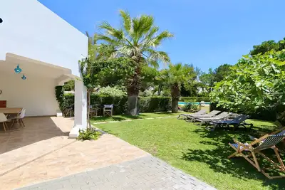 Image de Fig Villa - CleverDetails, sleep 8, Pool, Children Playground; Ténis Court