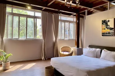 Image de Spacious & Charming 750 sq ft. Industrial Apartment centrally located in Thamel!