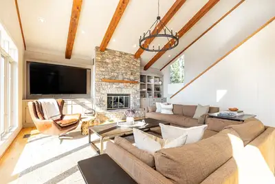 Image de Serene Retreat w/ Stunning Views in Big Canoe