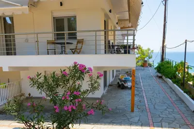Image de Zoe SeaView Apartment by RentalsPro