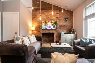 Image de A Vibrant Characterful Mews House with Air Con - Pass the Keys