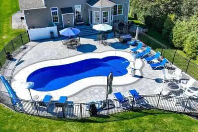 Image de Minutes from Saratoga Race Track! 5 bedroom home with resort style backyard