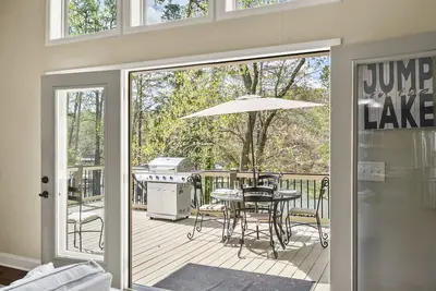 Waterfront with an easy walk to party dock and pet friendly home on Lake Lanier