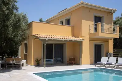 Image de Newly built 2-bedroom/bathroom villa with private pool surrounded by olive trees