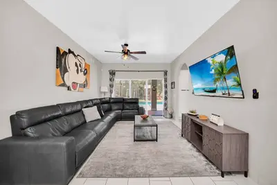 Image de Amzing 4 Bedroom Pool Home Close to Disney