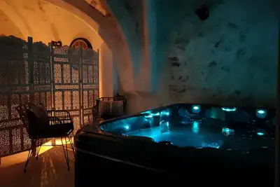 Image de L'envoûtement Provençal, jacuzzi privatif et Spa