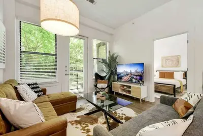 Image de Atx Vibes SoCo Suite | Pool Gym Rooftop | Best Loc