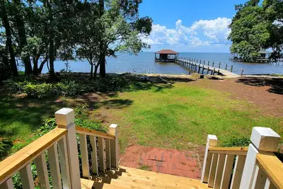 Image de Waterfront home on Mobile Bay w/ pier for watching sunsets, swimming/fishing. \n\n