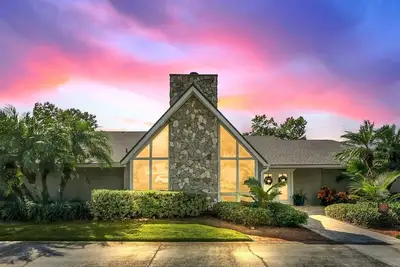 Image de Luxurious lakefront/pool home near theme parks in Florida