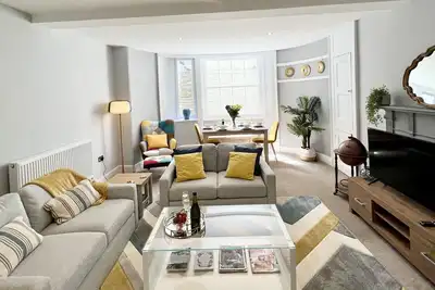 Image de Elegant City Centre and Barbican/Hoe - 2 Bed Apartment with Private Courtyard